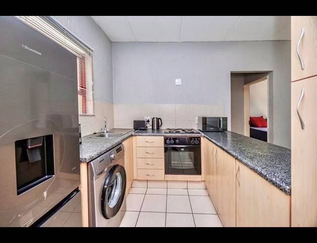 1 BEDROOM APARTMENT FOR SALE IN SUNNINGHILL